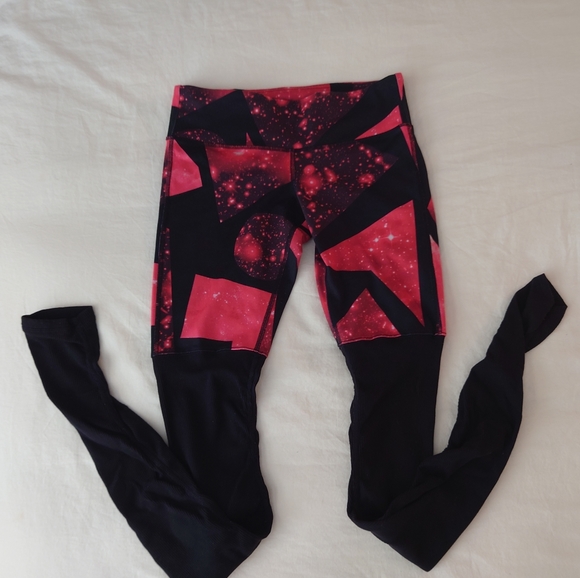 NWOT Red Galaxy Black Stars ALO YOGA Regular Rise Goddess Airbrush Leggings - S - Picture 3 of 7